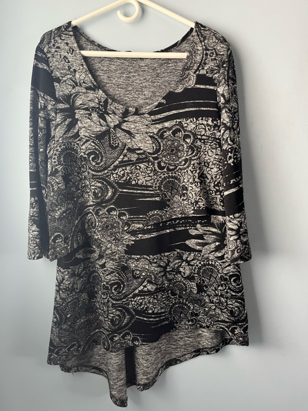✨ 3/$30 Initiatives Black & Gray Paisley Layered Tunic Blouse 3/4 Sleeve Size L